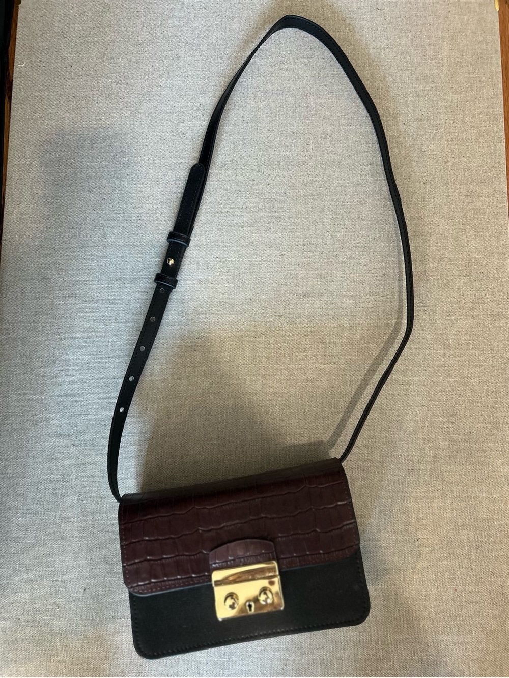Tuckernuck Classic Two-Tone Leather Crossbody Bag in Black and Deep Brown